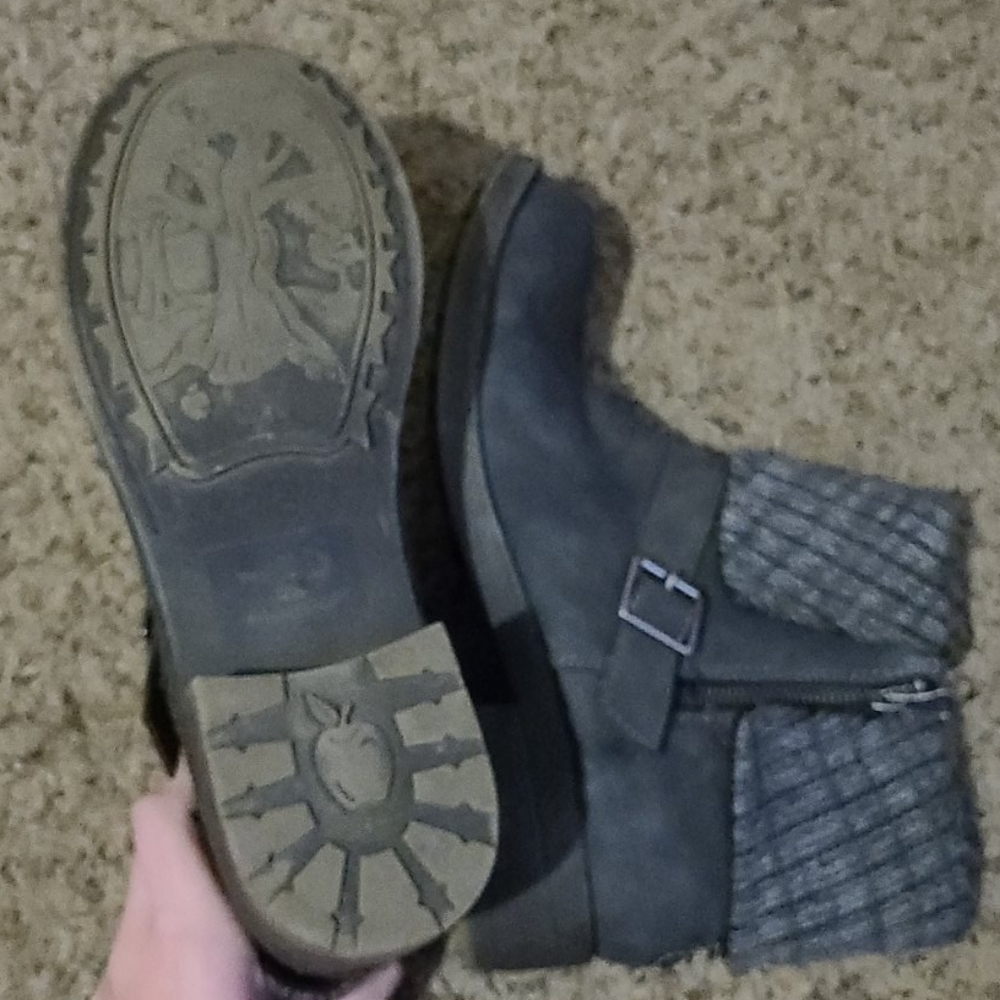 Short boots